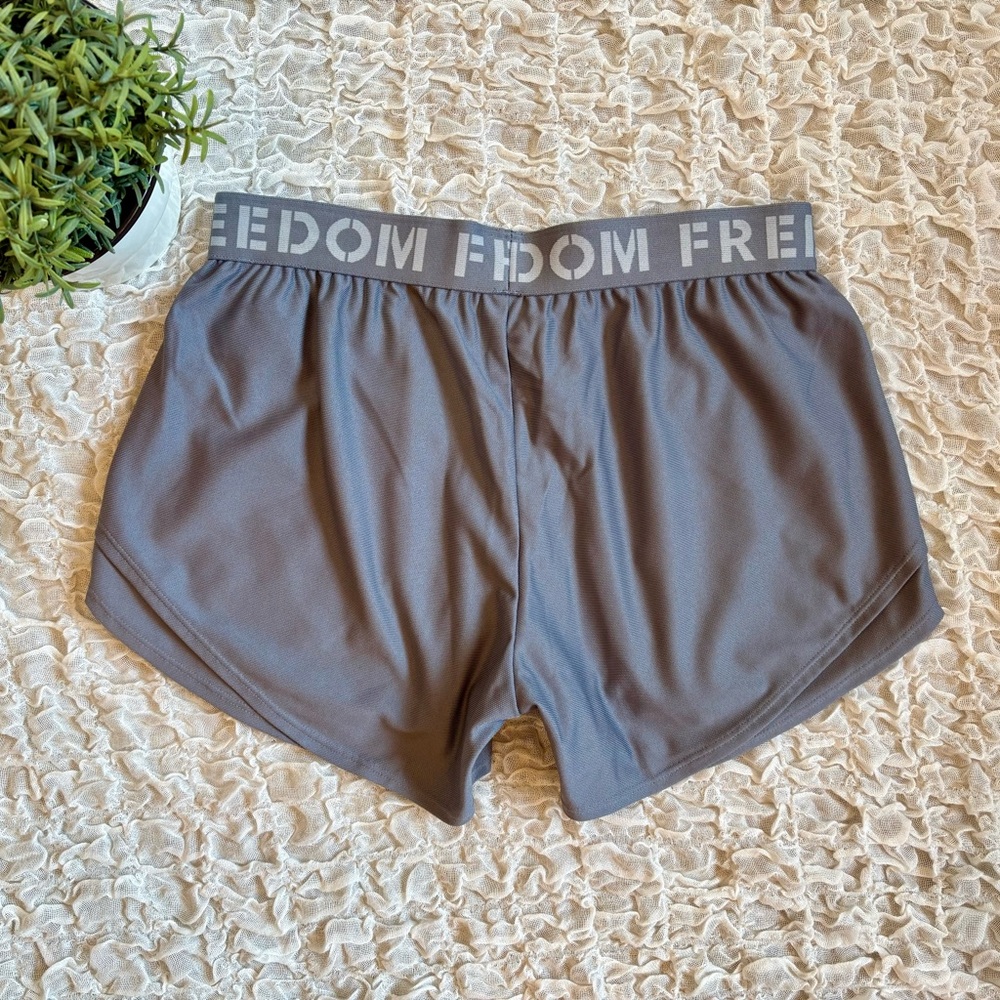 Under Armour UA Play Up Freedom Athletic Running Shorts Workout Gym Pockets - Picture 2 of 7